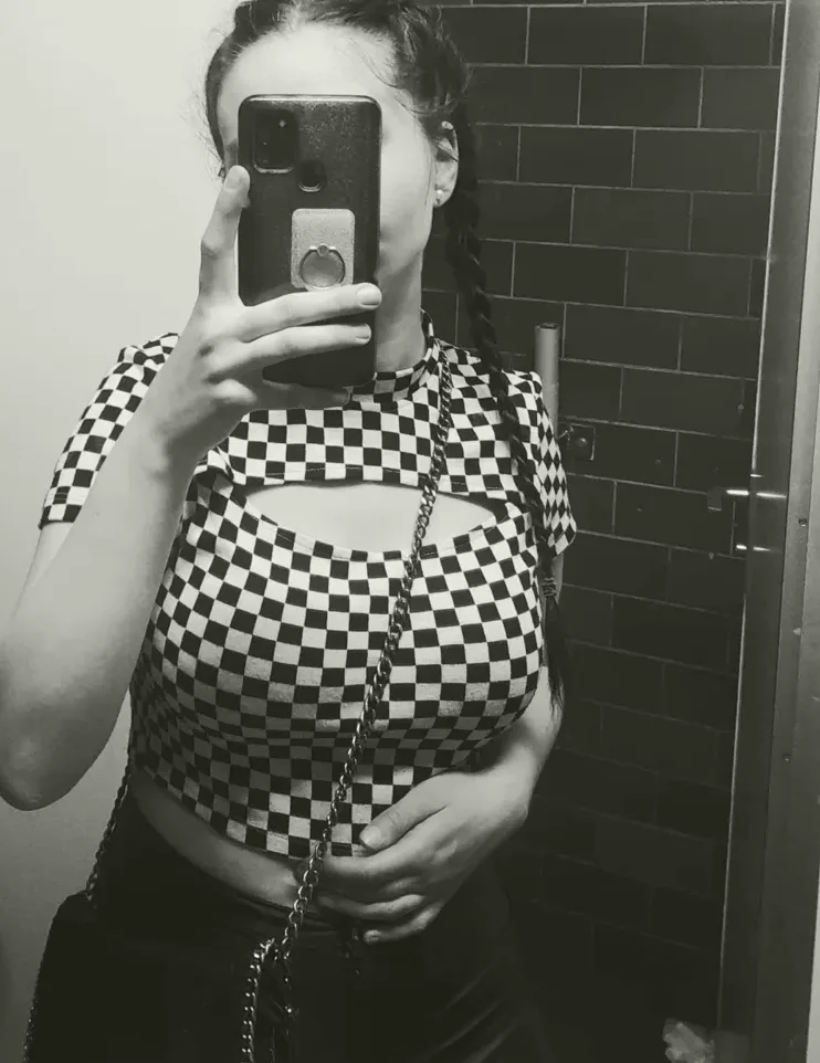 Amelie, 24