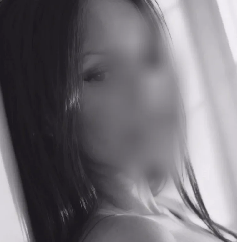 Sabine, 24