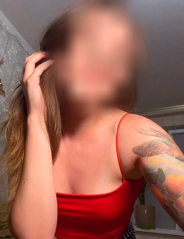 Yvonne, 25